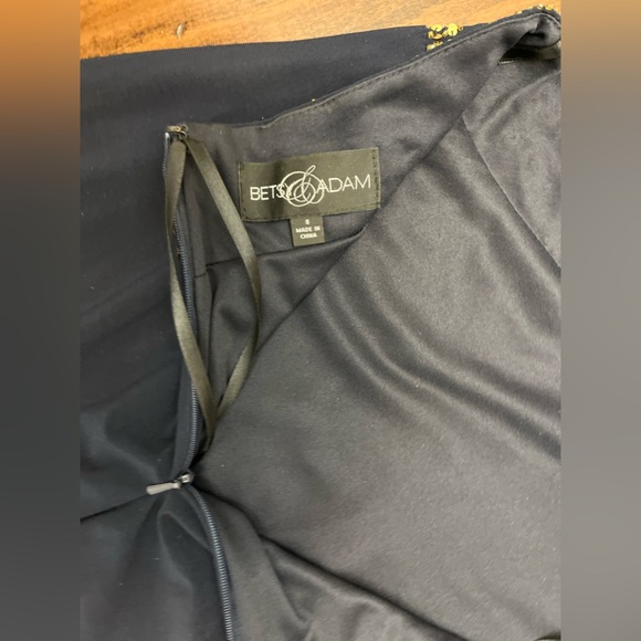 Betsy & Adam Navy Formal Gown Size 8 Gold Beaded Trim Cutout Halter Prom Pageant - Picture 9 of 15